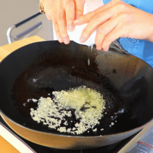 Thai Crab Fried Rice Recipe (Khao Pad Pu) - 10 Minutes