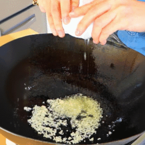 Thai Crab Fried Rice Recipe (Khao Pad Pu) - 10 Minutes